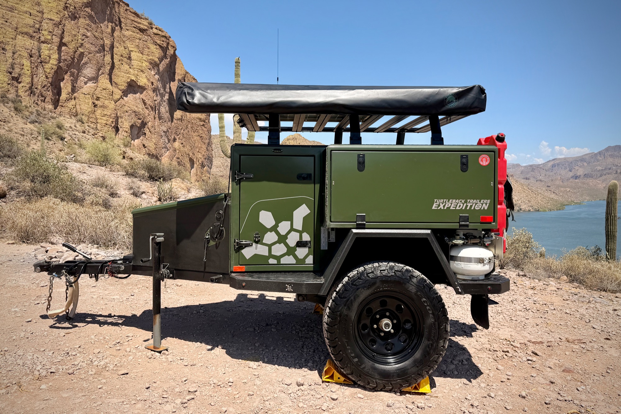 Passenger-side profile — rack, suspension, branding