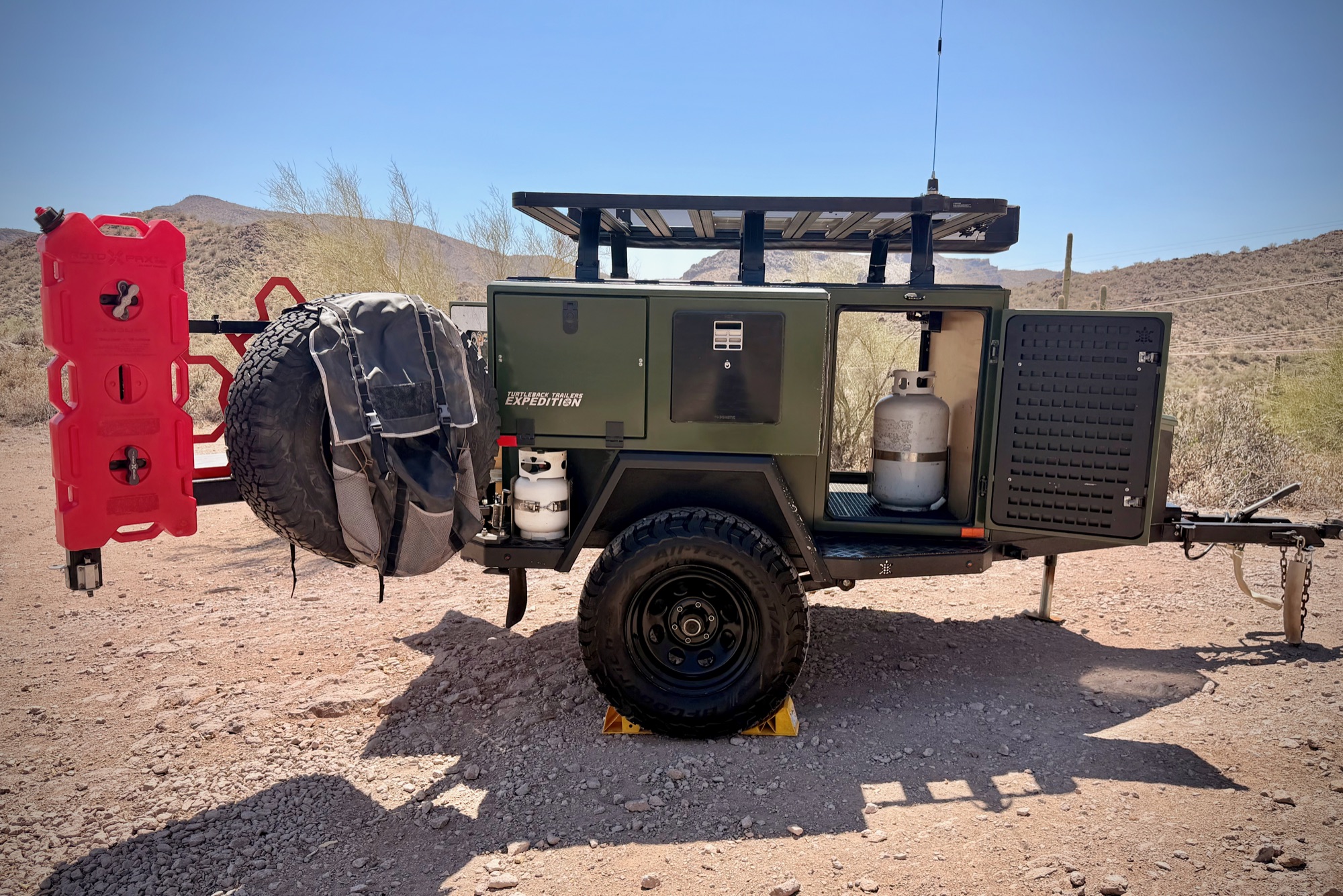 Driver-side profile — propane and roof rack