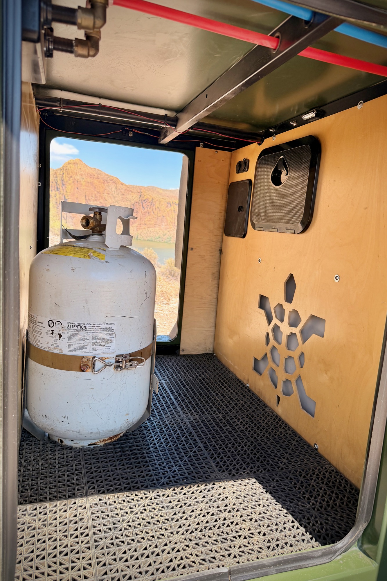 Propane bay — turtle cutout and color-coded water lines