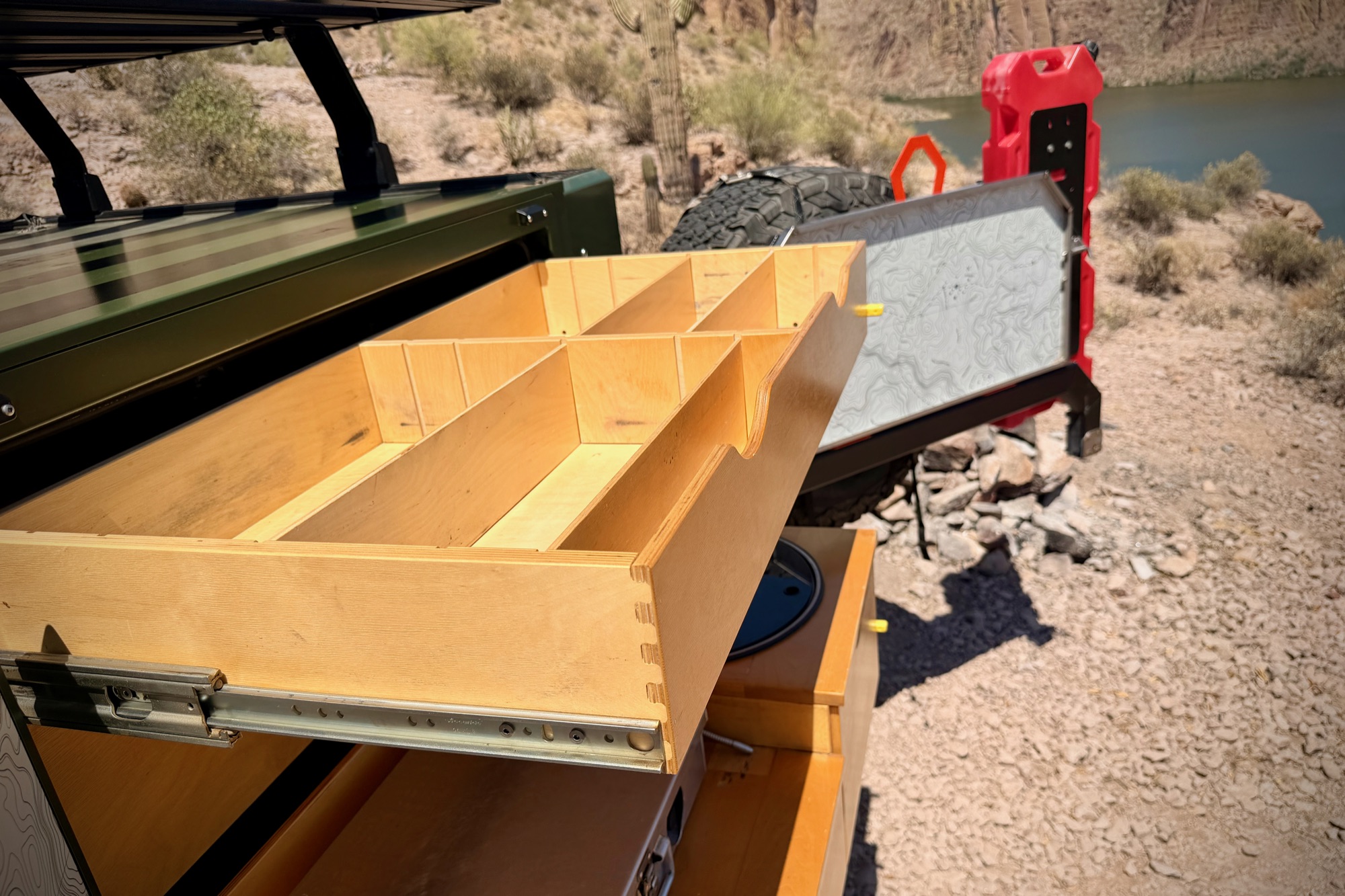 Divided slide-out drawer at the rear galley